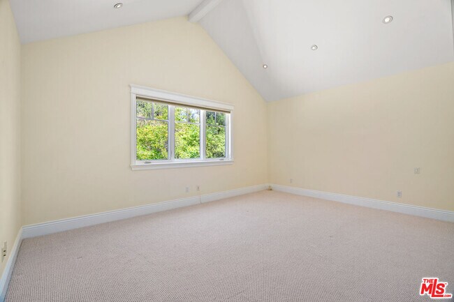 Building Photo - 117 S Burlingame Ave