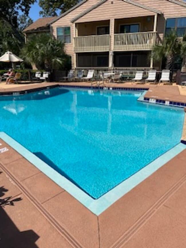 Building Photo - Preserves at River's Edge