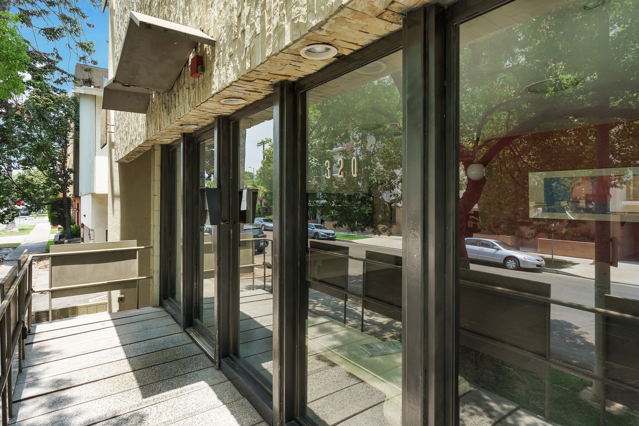 Building Photo - 320 S Gramercy Pl