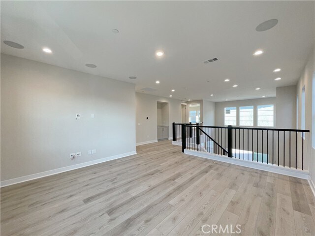 Building Photo - 140 Holliston