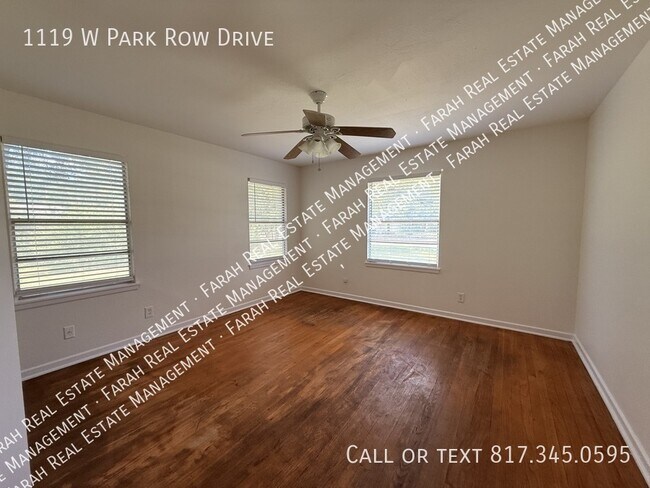 Building Photo - 1119 W Park Row Dr