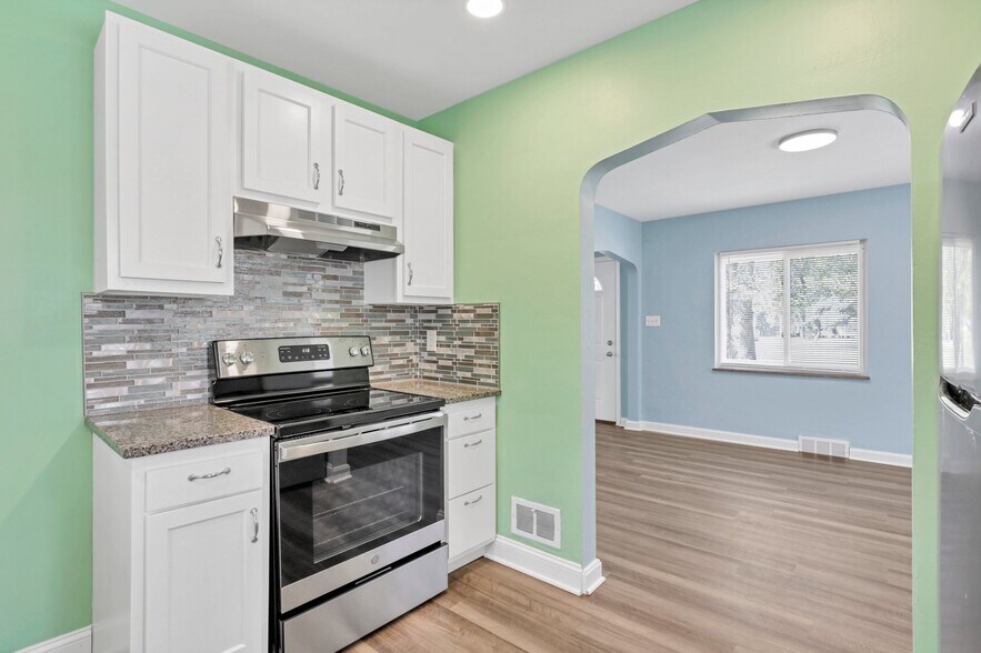 Building Photo - 2805 Parkland Pl