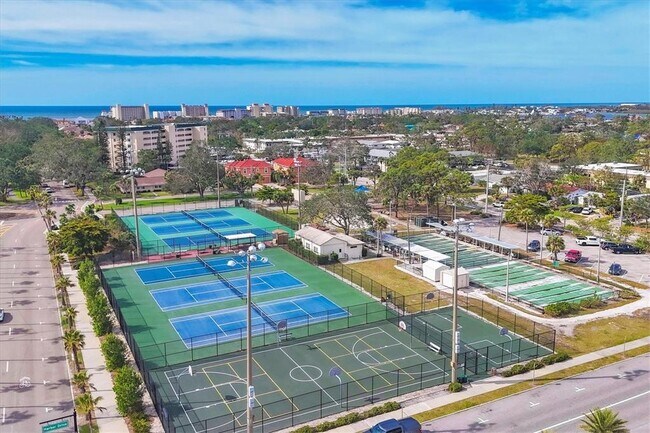 Building Photo - 455 Nokomis Ave S