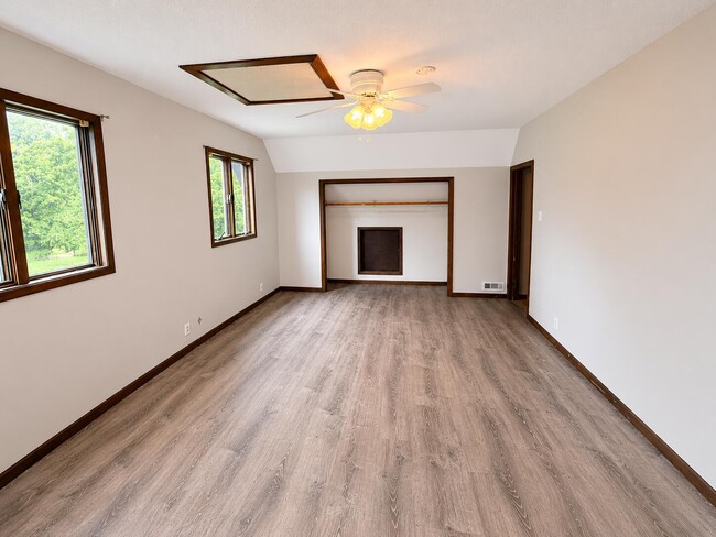 Building Photo - 4284 State Rd J