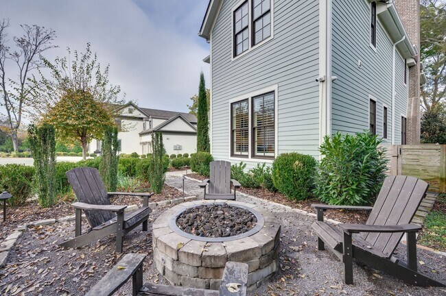Building Photo - Franklin Gem Walking Distance to Downtown!