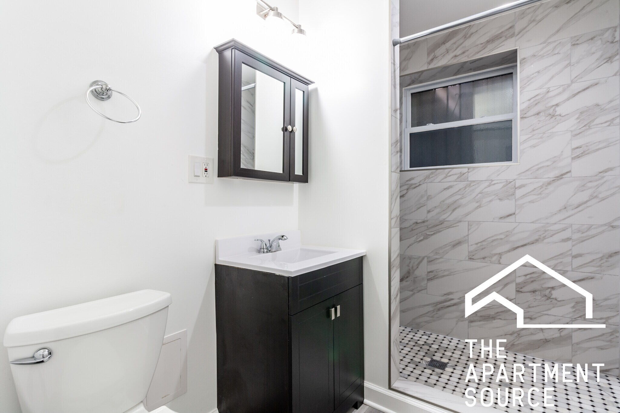 Building Photo - 726 W Roscoe St