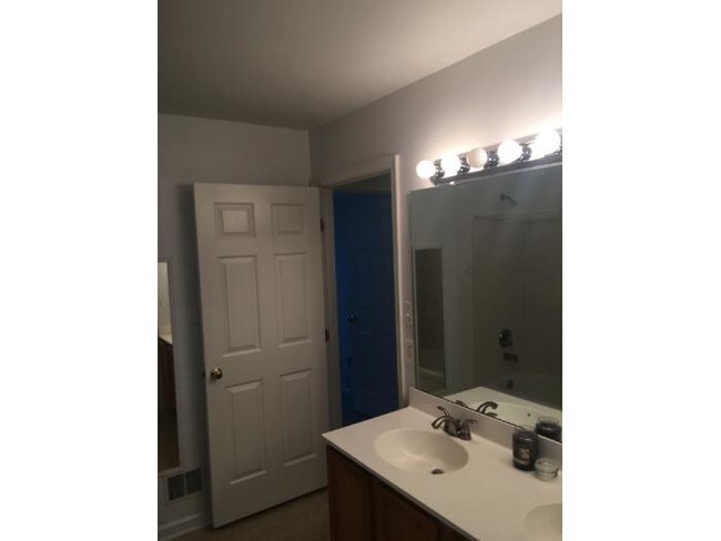 upper level bathroom - 6412 Andrew Matthew Terrace