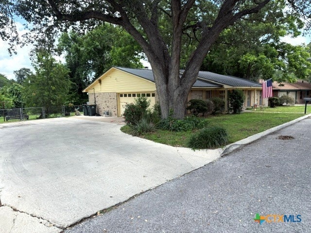 Building Photo - 203 Memorial Dr