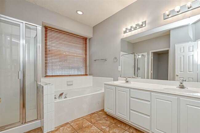 Building Photo - 118 N Willow Point Cir