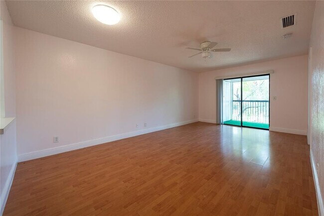 Building Photo - 10571 Royal Palm Blvd
