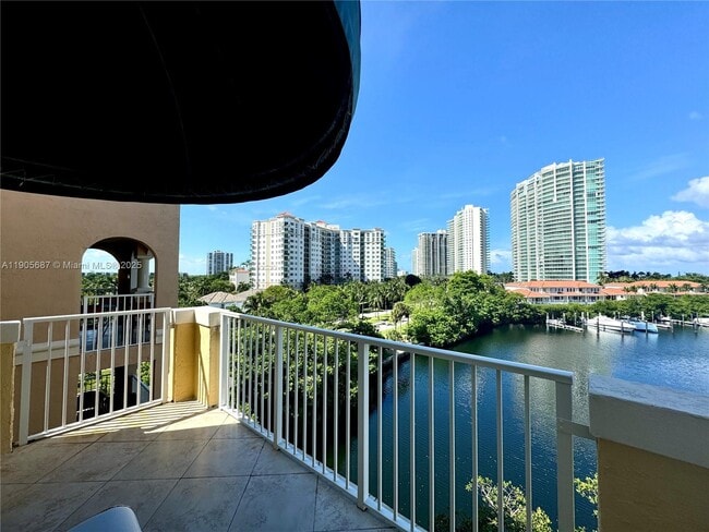 Building Photo - 19999 E Country Club Dr