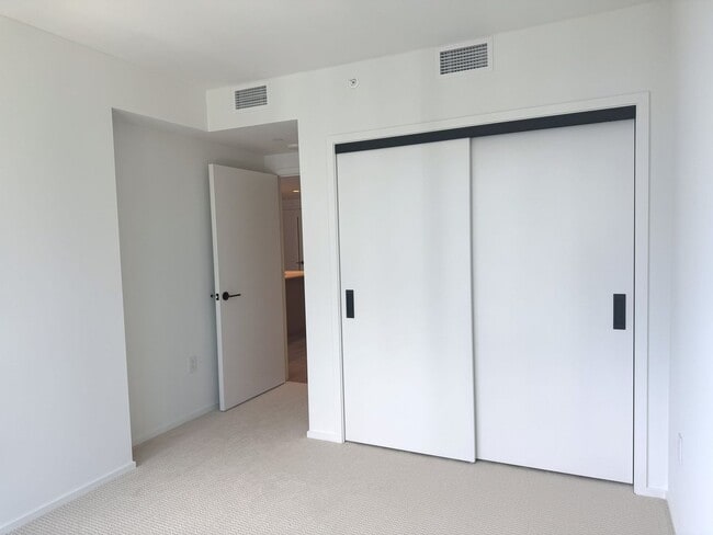 Building Photo - The Park Ward Village - High Floor One Bedroom, One Bath, Den with Ocean Views!