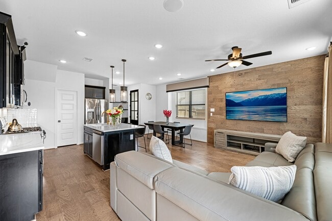 Building Photo - 27903 Western Crk Ct