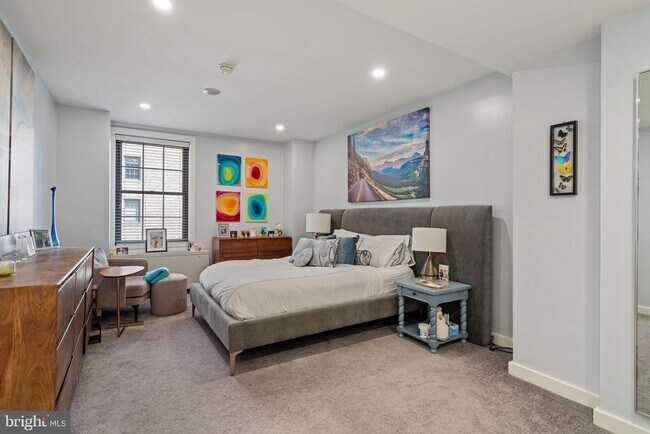 Building Photo - 219 S 18th St