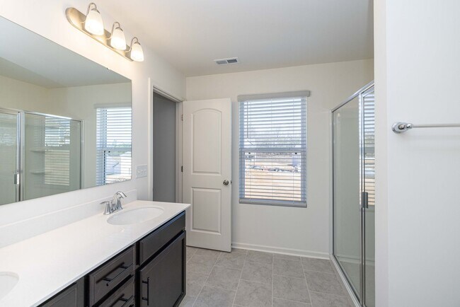Building Photo - 4 Bedroom Home Piedmont School District AV...