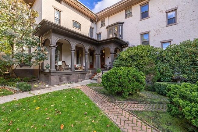 Building Photo - 1397 East Ave