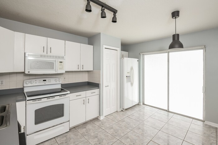 Building Photo - 3313 Cypress Point Cir