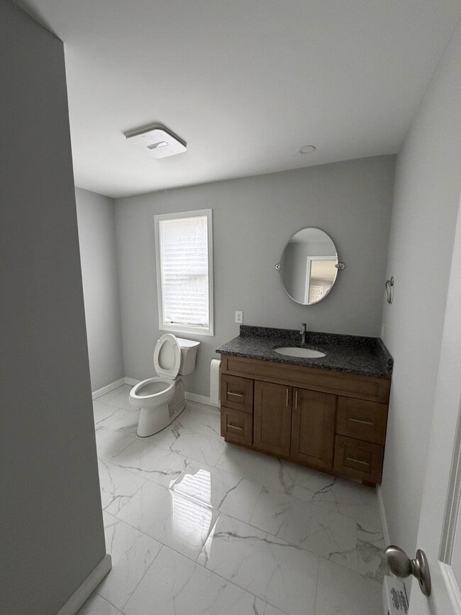 Building Photo - 309 Main St