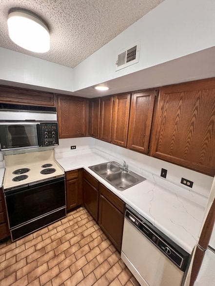 Building Photo - 123 N Locust St