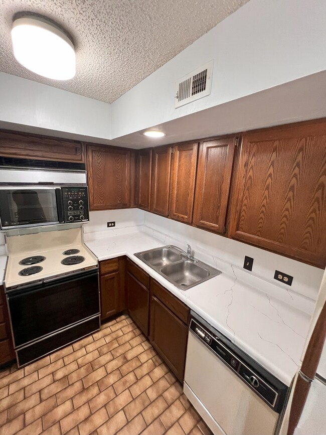 Building Photo - 123 N Locust St