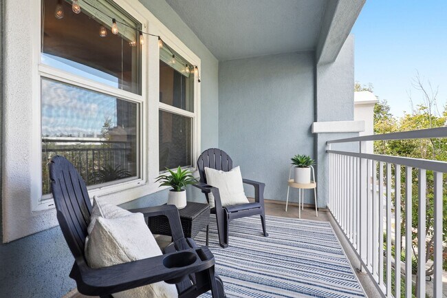 Building Photo - Point Loma, "The Bay" 2 bed 2 Bath Townhome now available! Amazing amenities, don't miss out