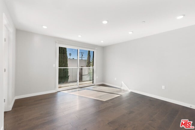 Building Photo - 849 N Alta Vista Blvd