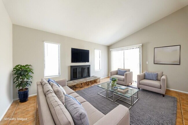Building Photo - 6630 W Poinsettia Dr