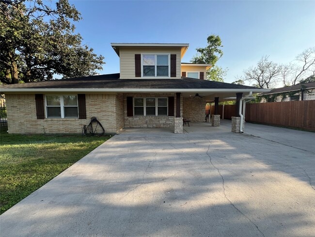 Building Photo - 1014 Roxella St