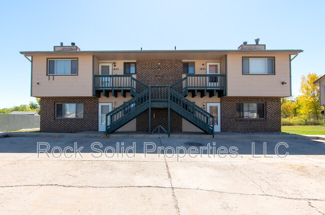 Building Photo - 1833 Edgewater Ave