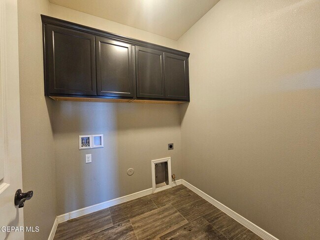 Building Photo - 13470 Selby St