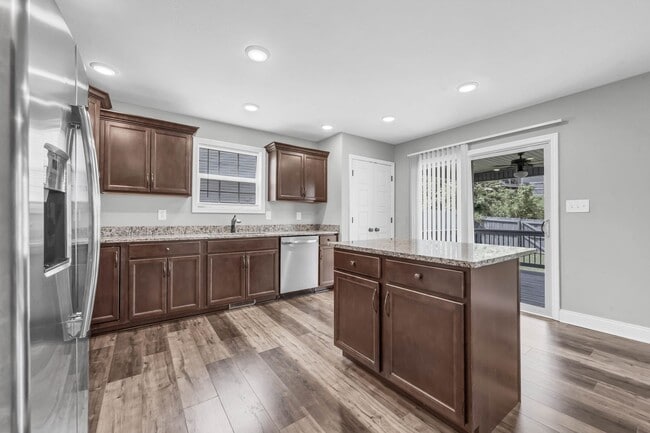 Building Photo - 843 Crestone Ln
