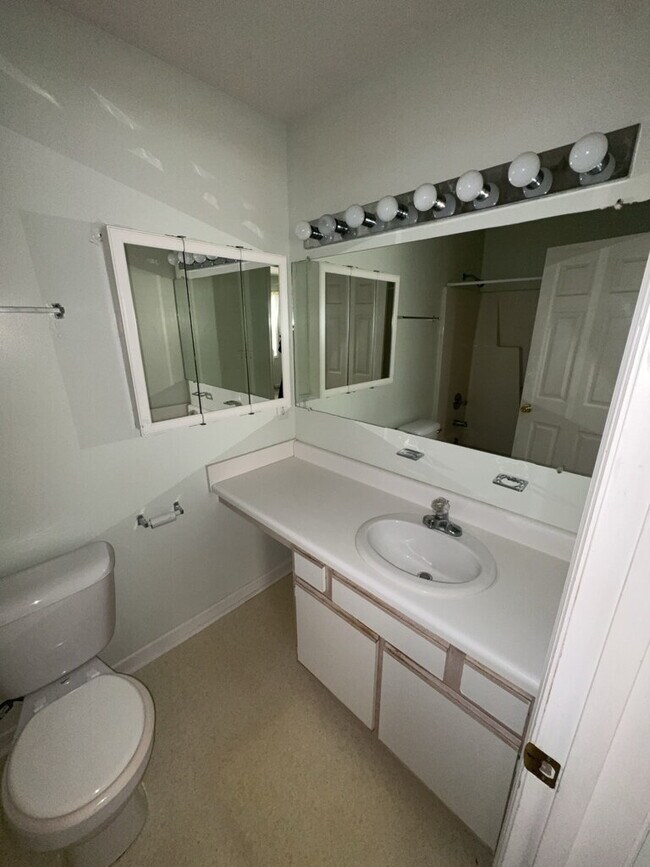 Building Photo - 106 Charlton Rd