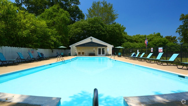 Building Photo - Eastwind