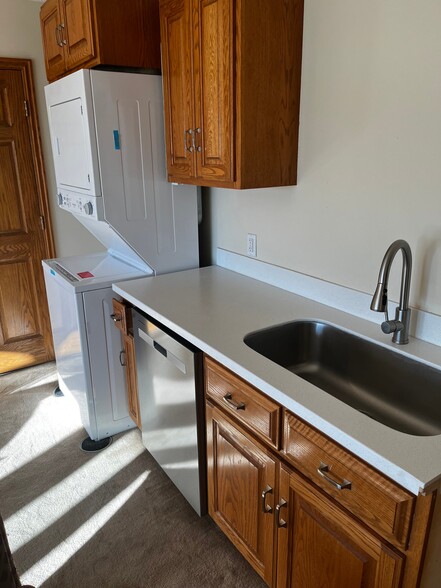 Building Photo - 7182 Stagecoach Dr