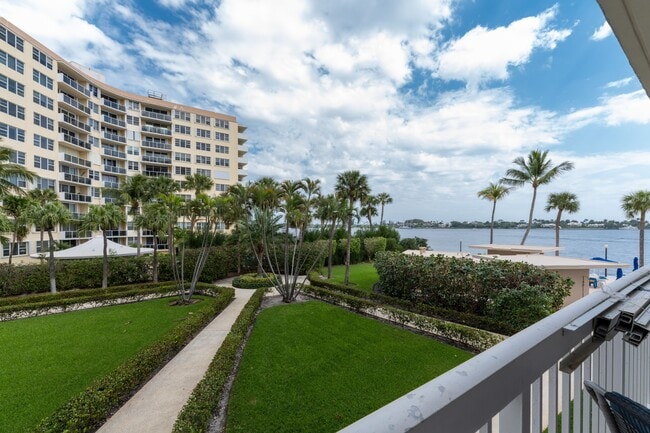 Building Photo - 2600 N Flagler Dr