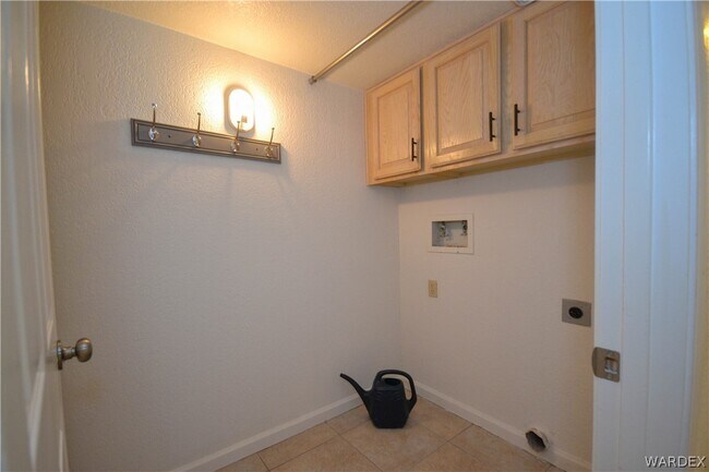 Building Photo - 2911 Country Club Dr