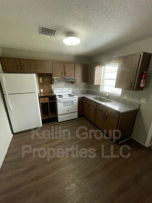 Building Photo - 160 N Nekoma Ave