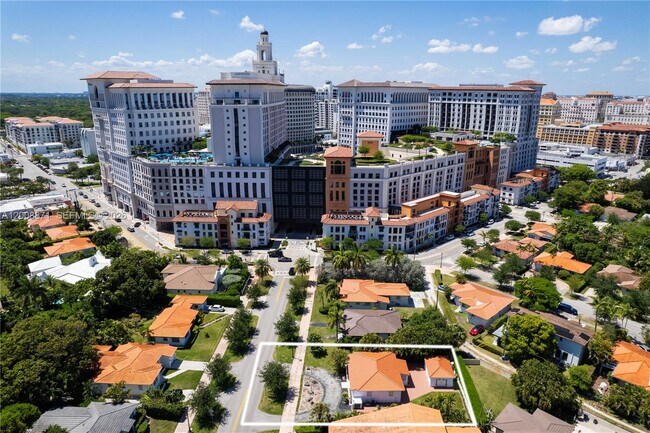 Building Photo - 3021 Coconut Grove Dr