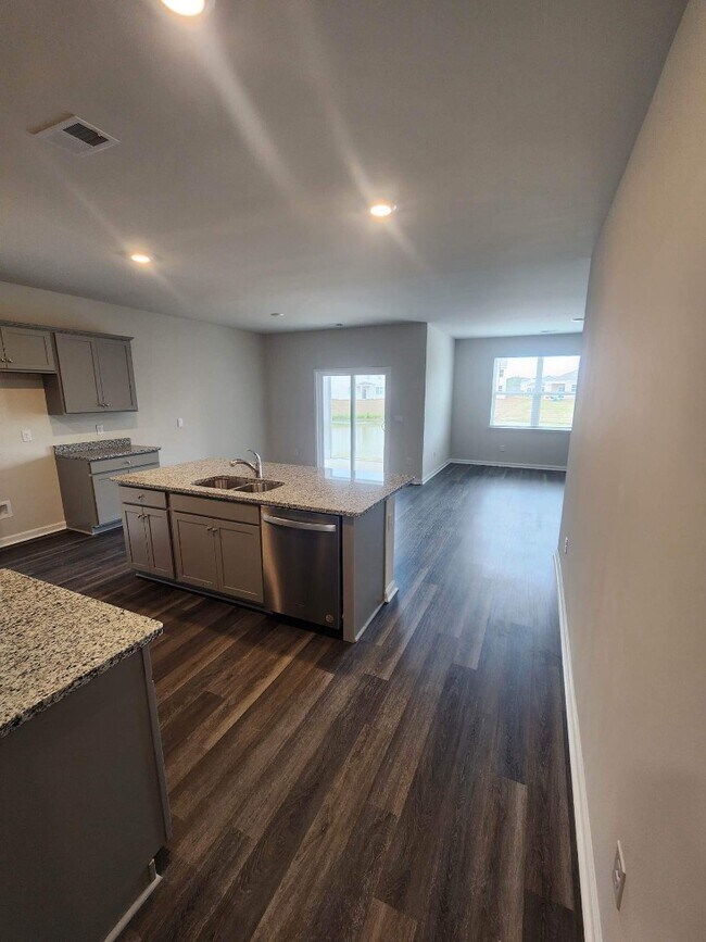 Building Photo - 323 Vaccaro Dr