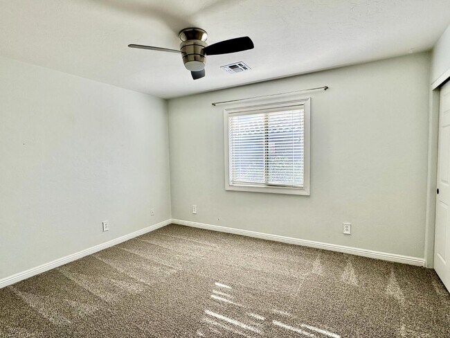 Building Photo - 12768 N Lantern Way