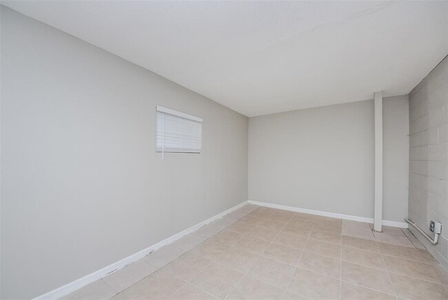Building Photo - 638 Iowa Woods Cir E