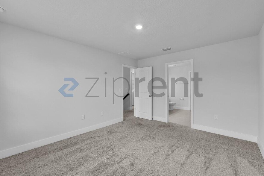 Building Photo - Unit