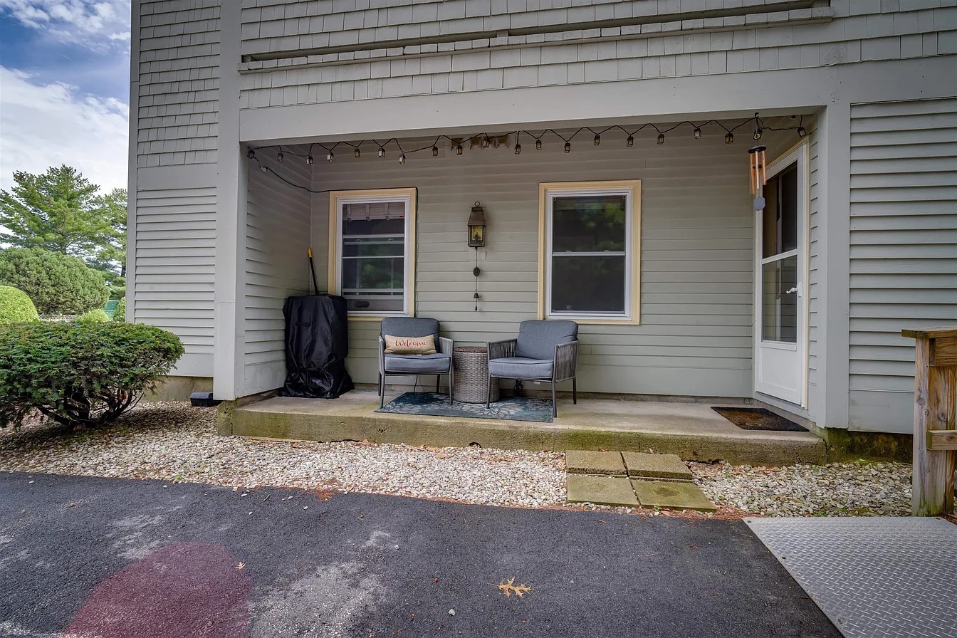 Separate Entry - 14 Flintlock Ln