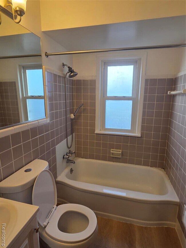 Building Photo - 1536 Hollywood St