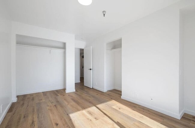 Building Photo - Exceptionally Upgraded First Floor Cedar C...