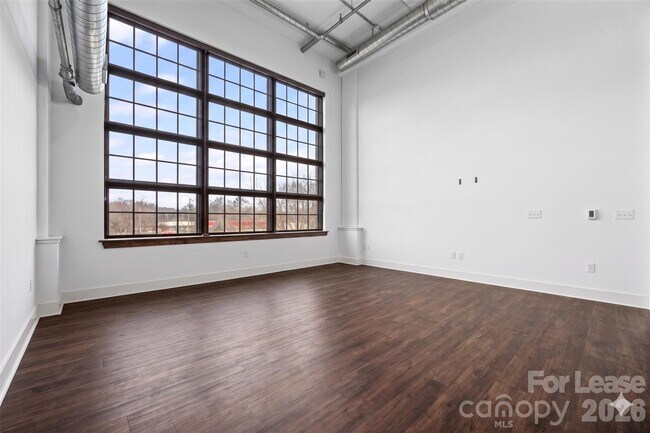 Building Photo - 715 N Graham St