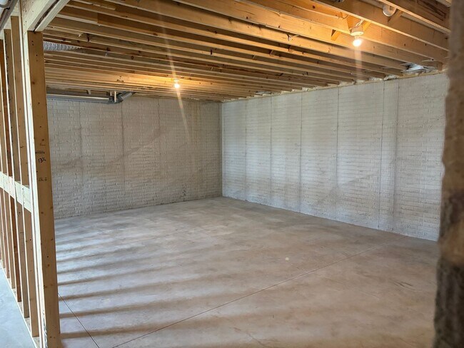Building Photo - 14805 Willow St
