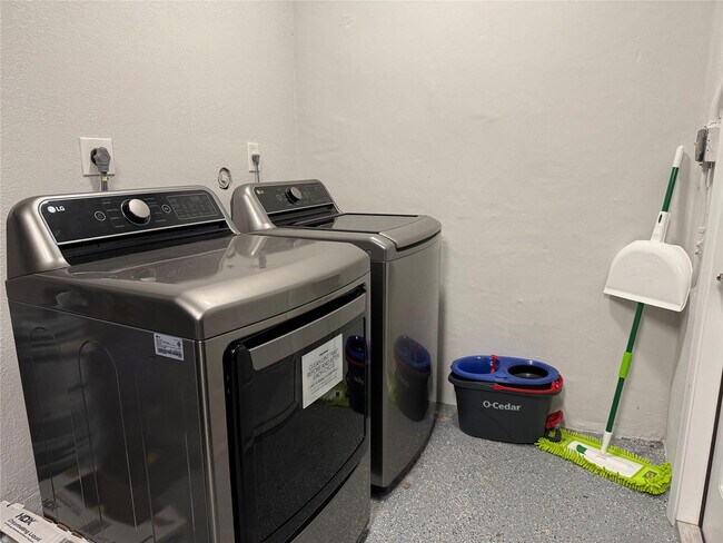 Building Photo - 607 SW 15th St