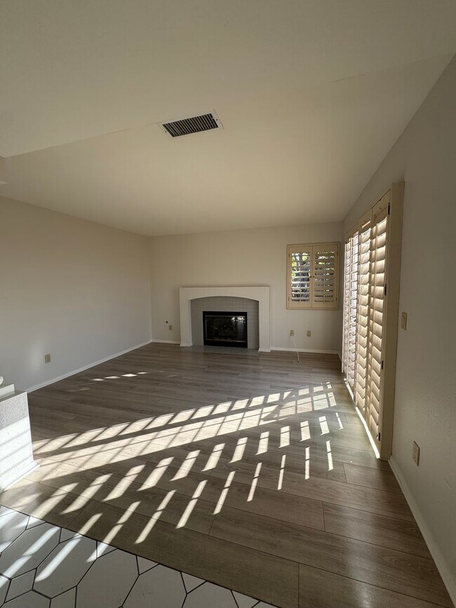 Building Photo - 3758 Scenic Way