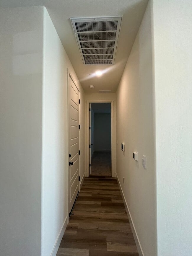 Building Photo - 2312 N Kayenta St
